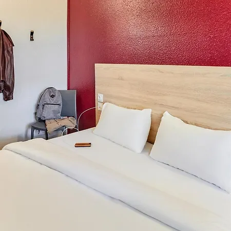 Hotelf1 Sur Orge Hotel