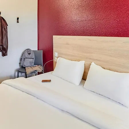 Hotelf1 Sur Orge Hotel