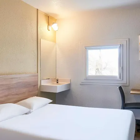 Hotelf1 Sur Orge Hotel *