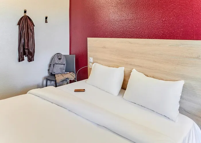 Hotelf1 Sur Orge Hotel